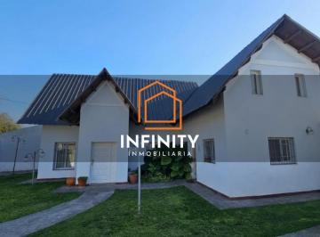 Casa · 260m² · 8 Ambientes · 2 Cocheras · Casa en Venta Salta, B° Grand Bourg