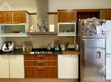 Casa en Venta de 5 ambientes  · Casa - Nicolas Avellaneda
