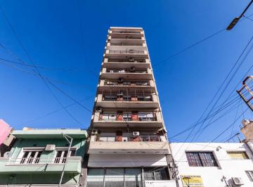 Departamento de 4 ambientes, Lanús · Venta Departamento 4 Amb. a Pasos de Av H. Yrigoyen y Estación - Oportunidad