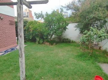Casa · 202m² · 8 Ambientes · 1 Cochera · Más m² por Menos U$s en Arroyito río.¿Será La Oportunidad Que Buscás?