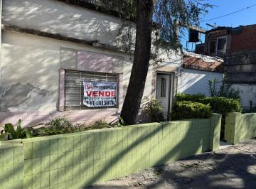 Casa · 70m² · 2 Ambientes · Sugasti 3400, a Reciclar, 1 Dormiitorio, Comodin,133 m² Lote