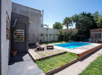 Casa · 173m² · 3 Dormitorios · 1 Cochera · Casa de Tres Dorm. en Venta Villa Castells