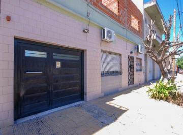 Casa · 103m² · 5 Ambientes · 1 Cochera · Casa 5 Amb Venta V Madero Lote 10x28