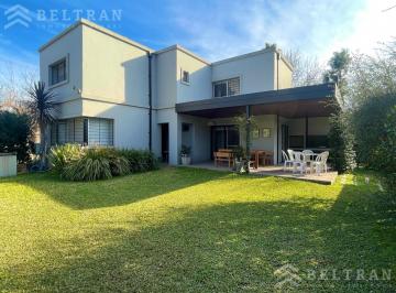 Casa · 145m² · 5 Ambientes · Casa en Funes