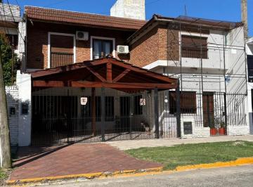 Casa · 220m² · 8 Ambientes · 2 Cocheras · Casa en Escobar Centro