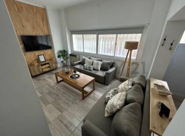 Casa · 75m² · 3 Ambientes · Dúplex de 3 Ambientes Reciclado en La Perla