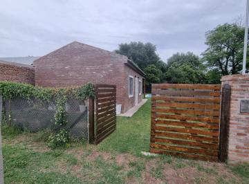 Casa · 365m² · 2 Ambientes · Venta Casa en Calle 24 y Calle 44 - Los Pinos 2 - Álvarez