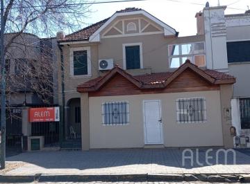 Casa · 200m² · 4 Ambientes · Casa en Venta en Banfield Oeste de 4 Ambientes