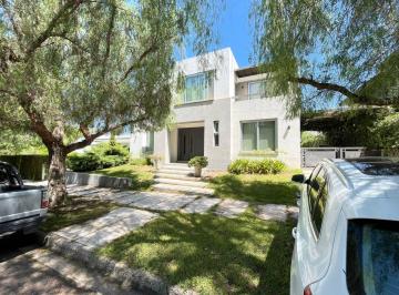 Casa de 7 ambientes, El Challao · Casa en Venta en Barrio Dalvian