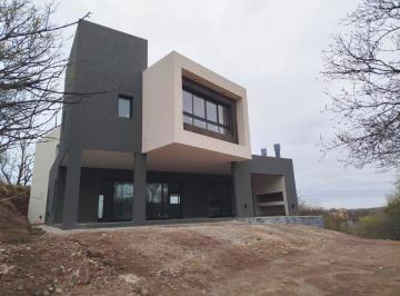 Casa · 330m² · 4 Ambientes · 1 Cochera · Casa en Venta en Estancia Q2. 3 Dorm., a Estrenar de Calidad Premium