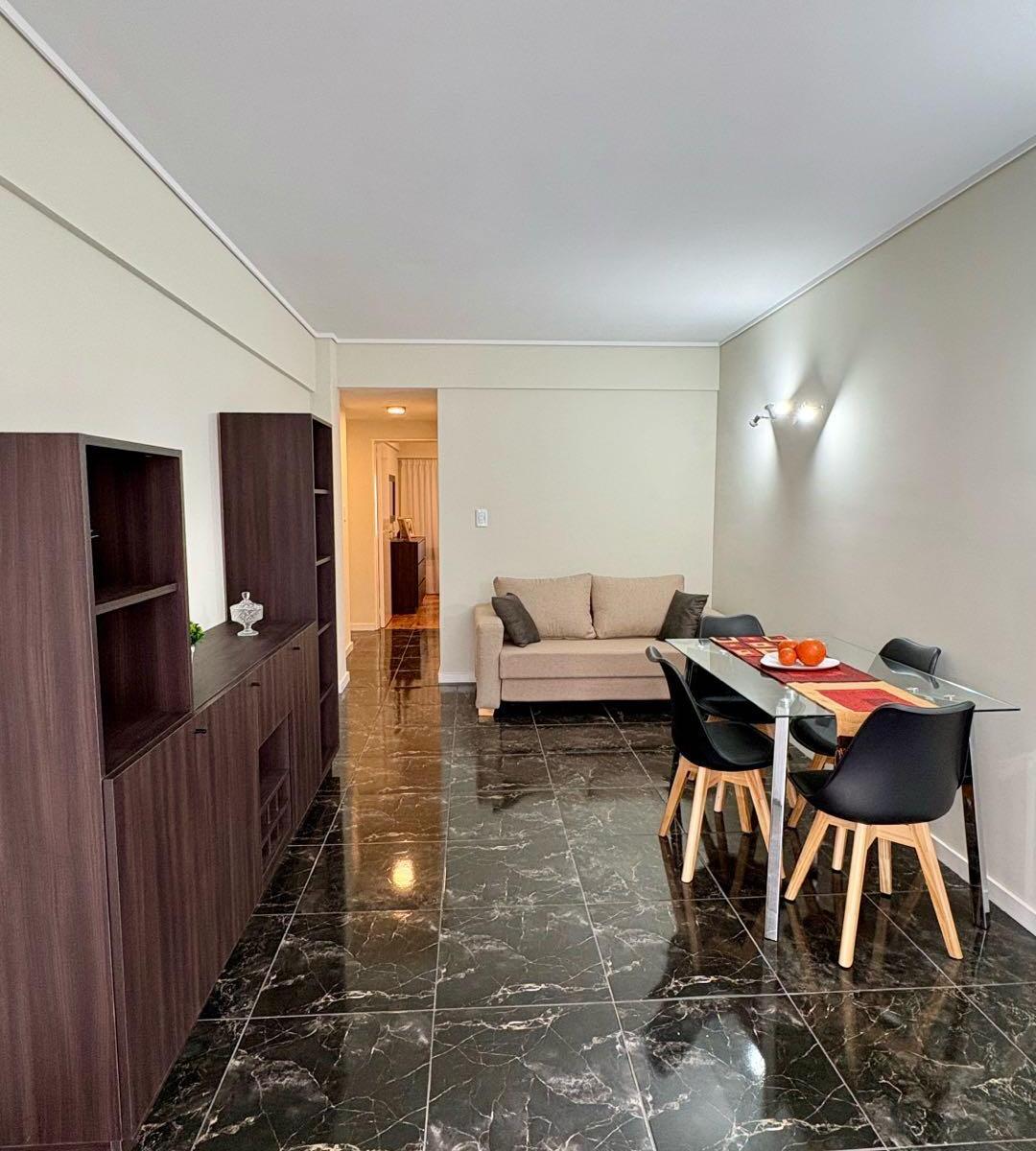 Venta departamento 2 ambientes con dependencia externo con balcon saliente