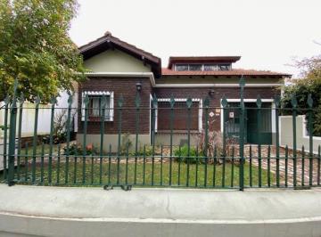Casa · 591m² · 3 Dormitorios · 4 Cocheras · Casa en Temperley Oeste