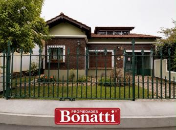 Casa · 591m² · 3 Dormitorios · 4 Cocheras · Casa en Temperley Oeste