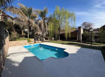 Casa · 220m² · 5 Ambientes · 2 Cocheras · Casa en Venta en Carlos Paz con Hermoso Jardin
