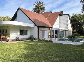 Casa · 432m² · 7 Ambientes · 2 Cocheras · Casa en Venta Sobre Lote de 1.224 m² Ubicado en Martínez, San Isidro - Jardín y Pileta