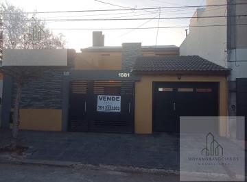 Casa · 250m² · 9 Ambientes · 2 Cocheras · Casa en Barrio Colon