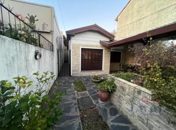 Casa · 130m² · 4 Ambientes · 2 Cocheras · Casa en Villa Ballester