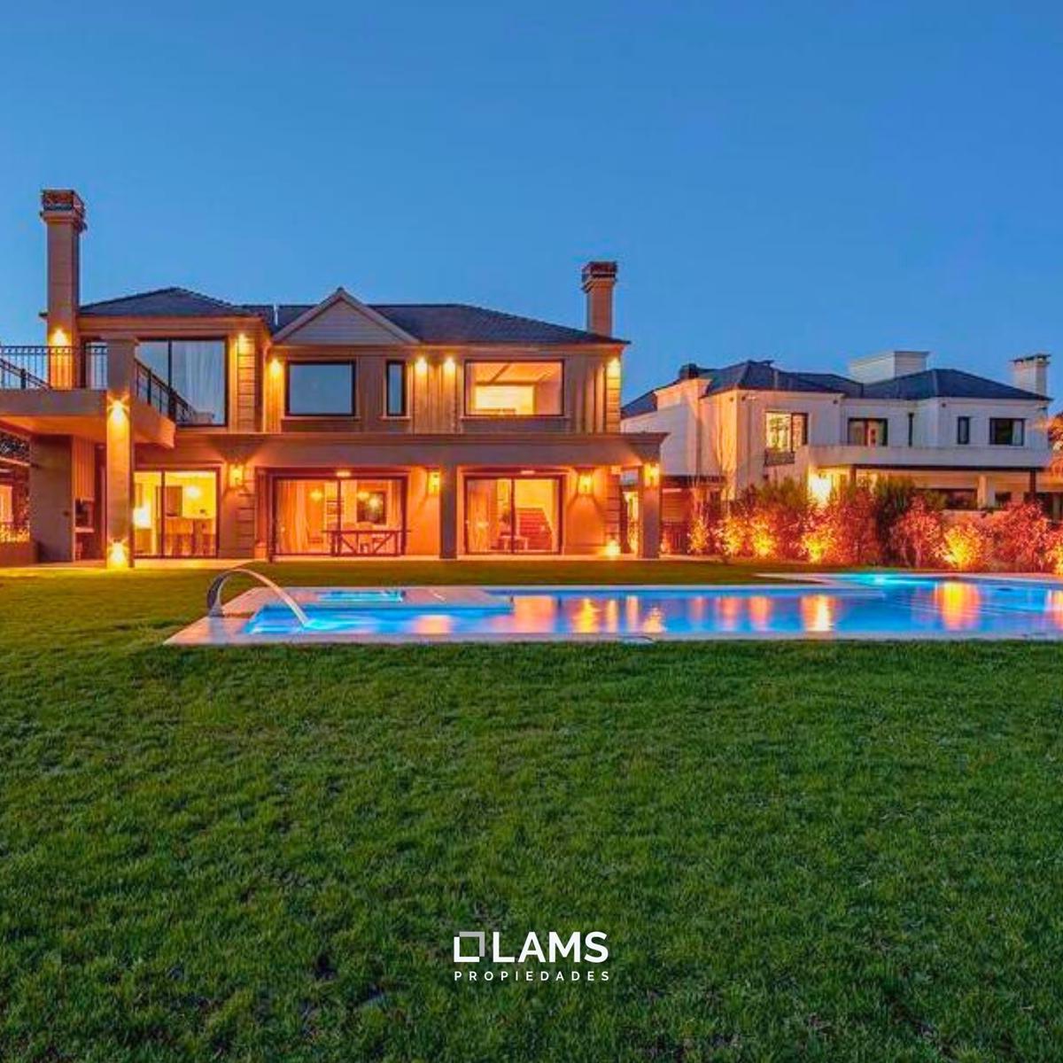 Chalet 6 amb, 361m² con pileta y cochera — Rumenco