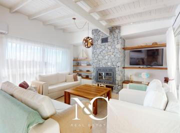Casa · 237m² · 5 Ambientes · 2 Cocheras · Casa en Venta en Costa Esmeralda, Fondo a La Cancha de Polo