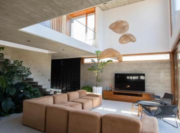 Casa · 390m² · 7 Ambientes · 2 Cocheras · Casa Al Lago en El Barrio Virazon. Nordelta
