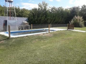 Quinta vacacional · 100m² · 3 Ambientes · Casa Quinta C/pileta en Barrio Parque Las Acacias, Brandsen