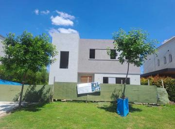 Casa · 145m² · 5 Ambientes · 2 Cocheras · Casa en Venta en Barrio Santa Elisa, Pilar del Este