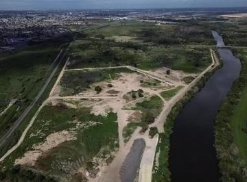 Terreno · 140000m² · Parque Ind - Log a 900 Mt de Panamericana Altura Calle Uruguay (S. Isidro) Frente Carrefour Soleil