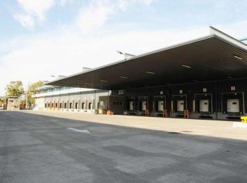 Depósito · 5400m² · Excelente Deposito Aaa en Alquiler, Oficinas, Playa Maniobras, Docks, Seg 24 Hs