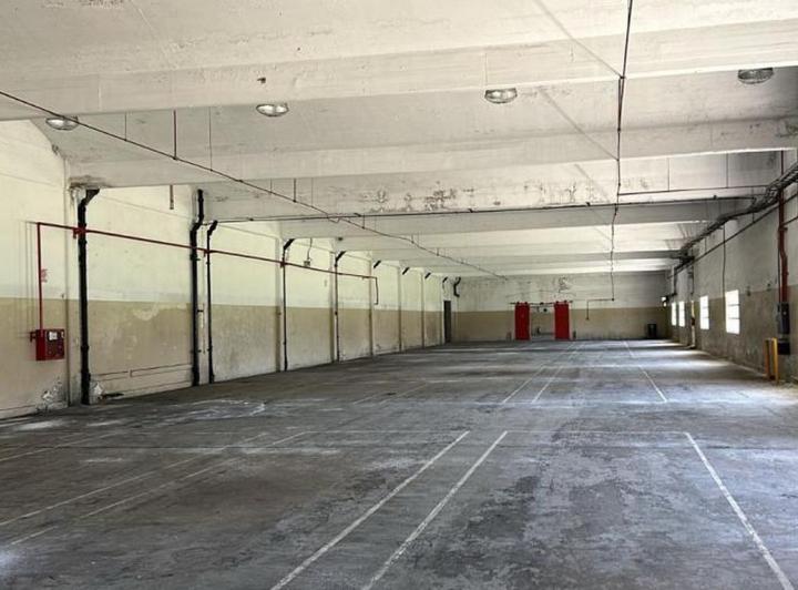 Depósito · 2333m²