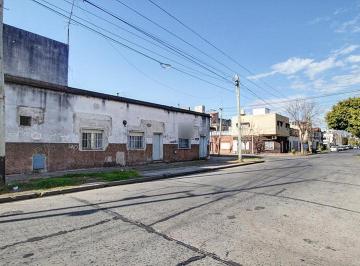 Depósito · 335m² · Excelente Deposito con Oficinas/departamento en Venta en Sarandi Avellaneda. Son 1000 m² Cub.