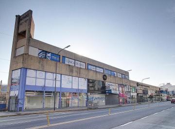 Local comercial · 2060m² · Liniers, a m Estacion, en Venta, 13 Locales en Block, 120 m, 2060 m². Alto Transito Peat y Vehic.