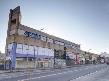 Local comercial · 2060m² · Liniers, a m Estacion, en Venta, 13 Locales en Block, 120 m, 2060 m². Alto Transito Peat y Vehic.