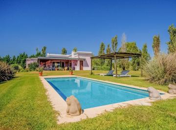 Casa · 300m² · 5 Ambientes · 2 Cocheras · Venta - Chacra Privada en Lima - Zárate. Naturaleza y Tranquilidad.