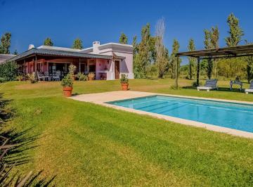 Casa · 300m² · 5 Ambientes · 2 Cocheras · Venta - Chacra Privada en Lima - Zárate. Naturaleza y Tranquilidad.