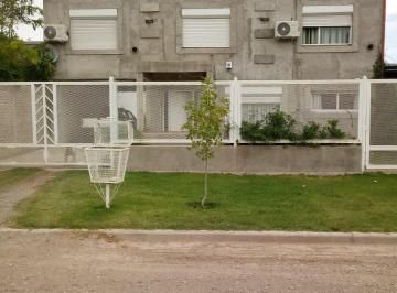 Casa de 5 ambientes, Plottier · Casa en Barrio Los Frutales de La Ciudad de Plottier.