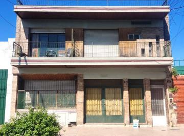 Casa · 90m² · 13 Ambientes · Venta de Casa con 13 Habitaciones en Dos Plantas, Patio y Terraza