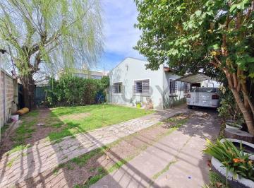 Casa · 95m² · 3 Dormitorios · 2 Cocheras · Casa en Venta de 3 Dorm. en Villa Castells La Plata