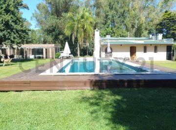 Casa · 230m² · 9 Ambientes · 5 Cocheras · Casa en Venta en Villa Elisa