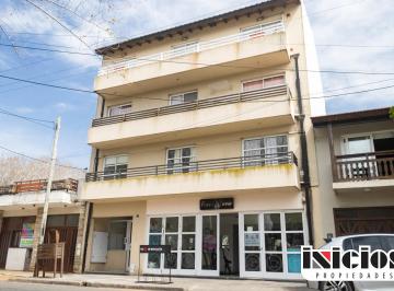 Local comercial , Mar de Ajó · Amplio Local en Buena Zona - C707