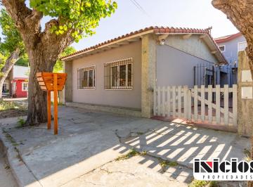 Casa de 3 ambientes, Mar de Ajó · Hermosa Casa con un Diseño Funcional - C803