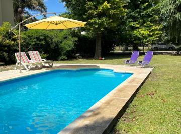 Casa de 4 ambientes, Presidente Perón · Casa Tipo Cabaña en Barrio Parque Las Naciones Amplio Lote con Pileta