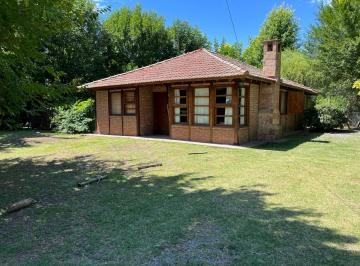 Casa de 4 ambientes, Presidente Perón · Casa Tipo Cabaña en Barrio Parque Las Naciones Amplio Lote con Pileta