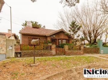 Casa de 3 ambientes, Mar de Ajó · Chalet en Barrio Tranquilo - C972