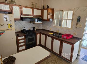 Casa · 65m² · 3 Ambientes · 2 Cocheras · Venta de Casa a Refaccionar en Villa Ballester