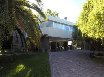 Casa · 540m² · 5 Ambientes · 4 Cocheras · Casa - El Carmencito