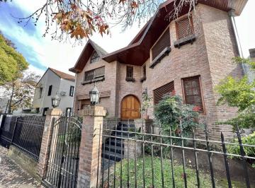 Casa · 463m² · 8 Ambientes · 4 Cocheras · Importante Casa en Venta con Todas Las Comodidades en Martinez.