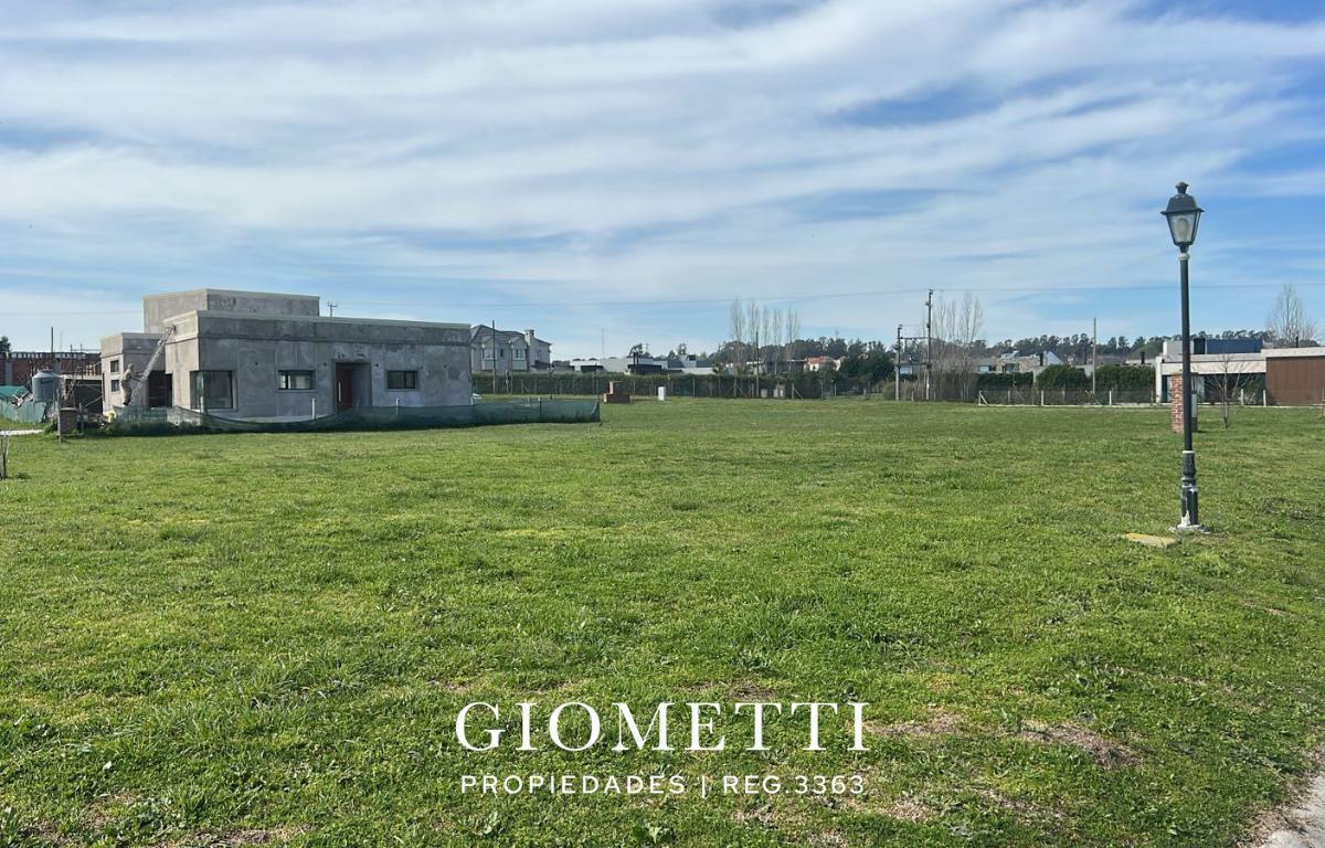 Excelente lote de 728m² en Arenas Chico, un barrio privado ideal para familias.