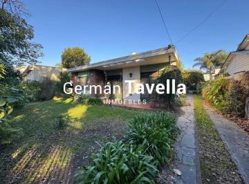 TAV-TAV-7020_2 · Venta de Casa con Parque, Pileta y Quincho en Castelar, Moron.