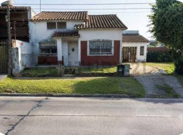Casa · 110m² · 4 Ambientes · 1 Cochera · Casa + Terreno Para Desarrolladores en Ringuelet