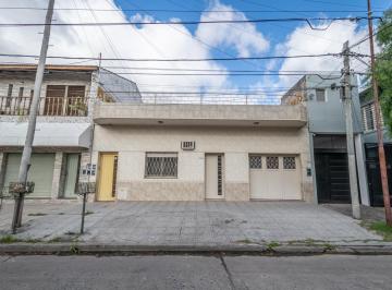 Casa · 144m² · 3 Ambientes · 1 Cochera · Casa en Venta 3 Ambientes con Quincho, Fondo Libre, Terraza y Cochera en Villa Bosch